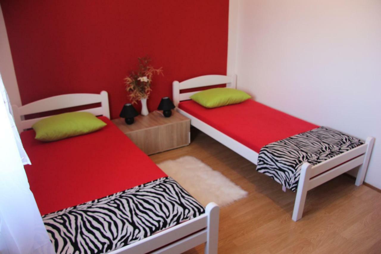 LoborikaApartmans Dina And Hana Radeki Polje 50公寓 外观 照片